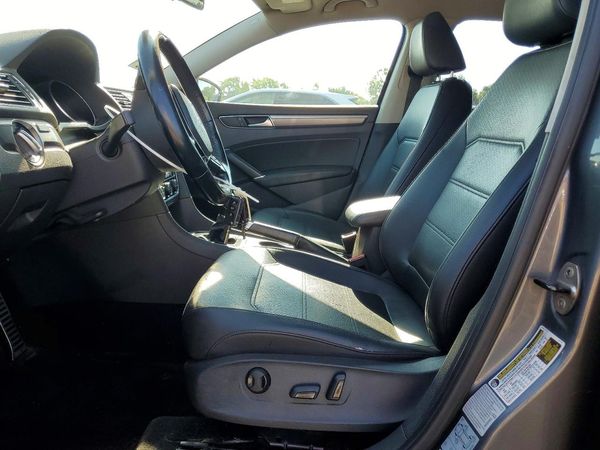 2017 VOLKSWAGEN PASSAT R-Line