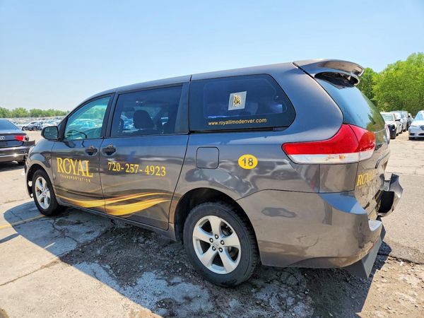 2013 TOYOTA SIENNA