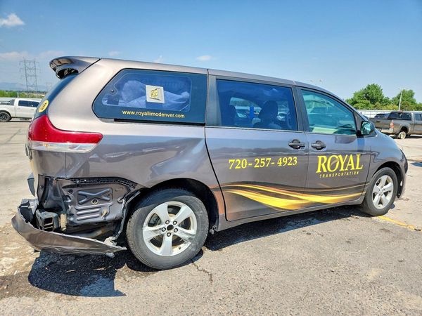 2013 TOYOTA SIENNA