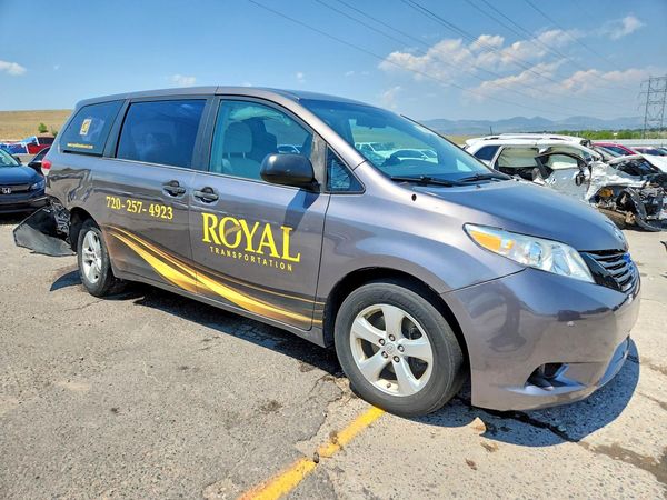 2013 TOYOTA SIENNA