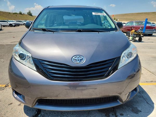 2013 TOYOTA SIENNA