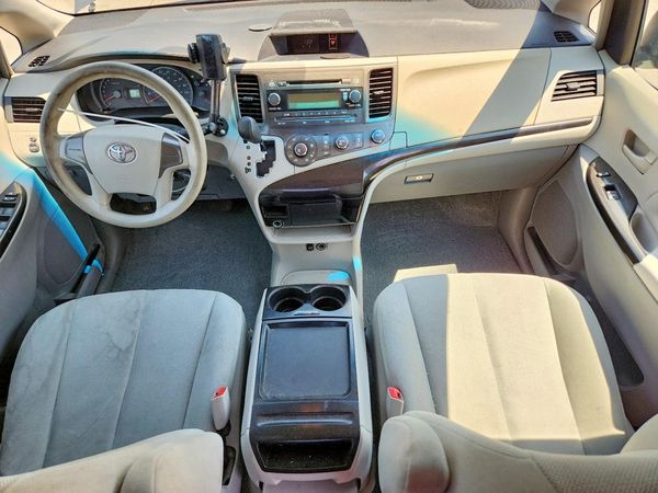 2013 TOYOTA SIENNA