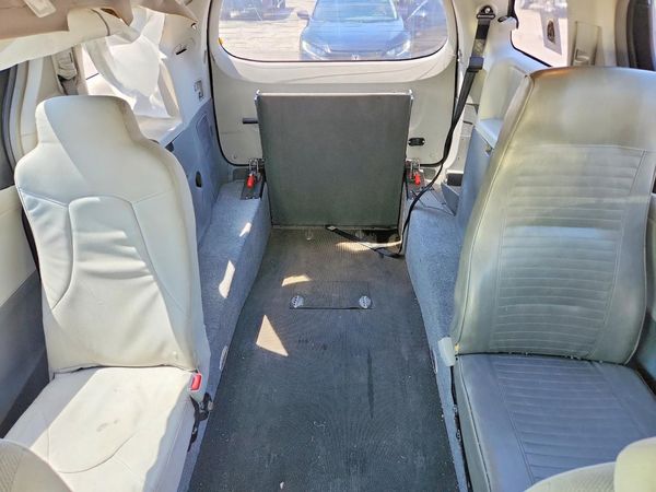 2013 TOYOTA SIENNA