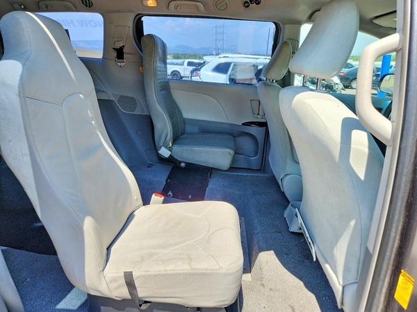 2013 TOYOTA SIENNA