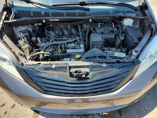 2013 TOYOTA SIENNA