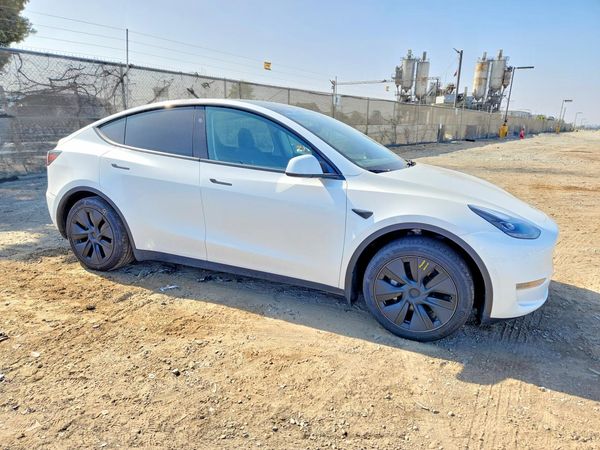 2025 TESLA MODEL Y