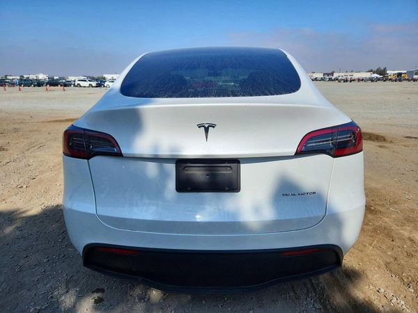 2025 TESLA MODEL Y