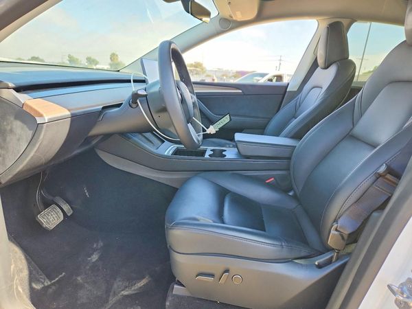 2025 TESLA MODEL Y