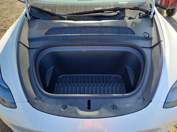 2025 TESLA MODEL Y