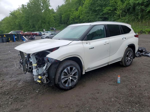 2021 TOYOTA HIGHLANDER XLE