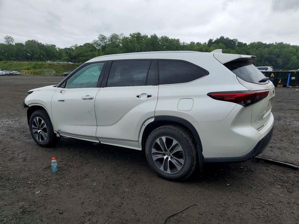 2021 TOYOTA HIGHLANDER XLE