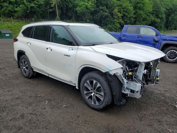 2021 TOYOTA HIGHLANDER XLE