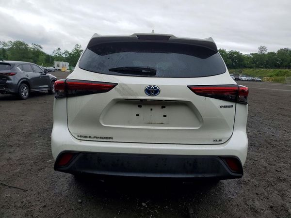 2021 TOYOTA HIGHLANDER XLE