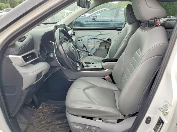2021 TOYOTA HIGHLANDER XLE