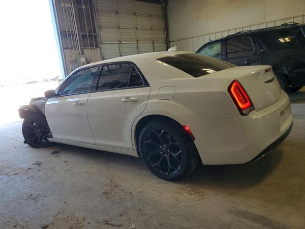 2019 CHRYSLER 300