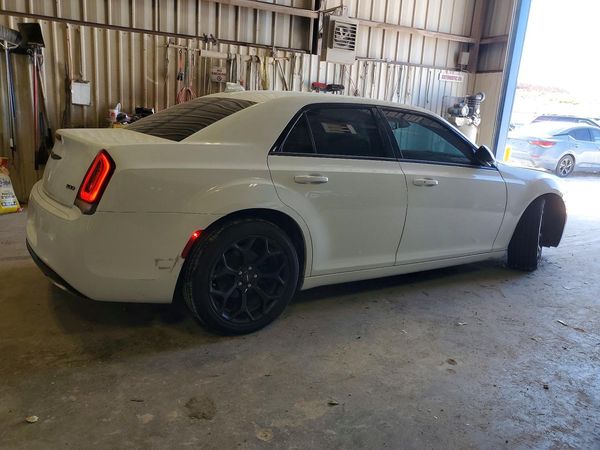 2019 CHRYSLER 300
