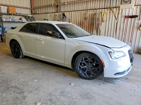 2019 CHRYSLER 300