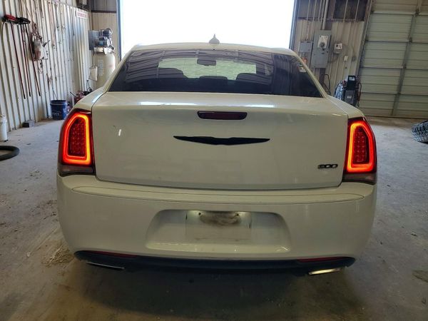 2019 CHRYSLER 300