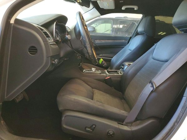 2019 CHRYSLER 300