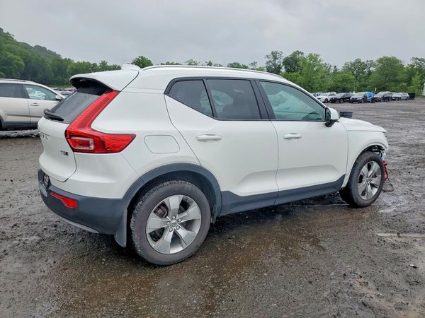 2022 VOLVO XC40 Momentum (excl S60)