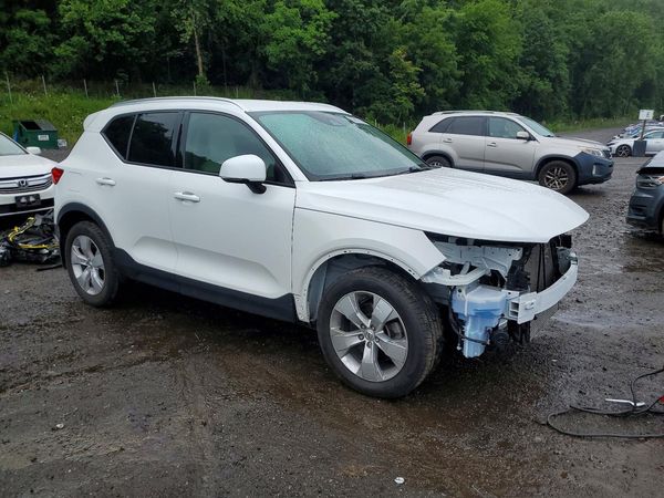 2022 VOLVO XC40 Momentum (excl S60)
