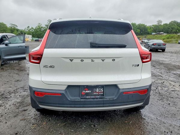2022 VOLVO XC40 Momentum (excl S60)
