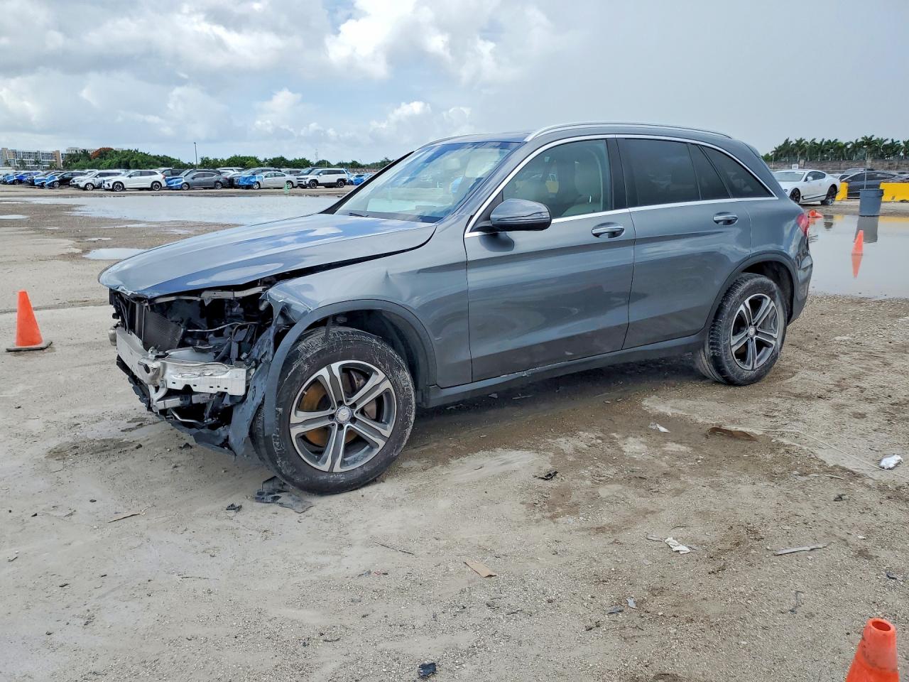 2017 MERCEDES-BENZ GLC