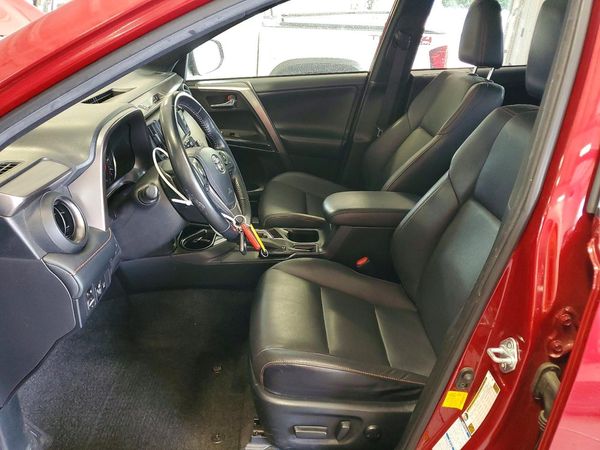 2018 TOYOTA RAV4 SE