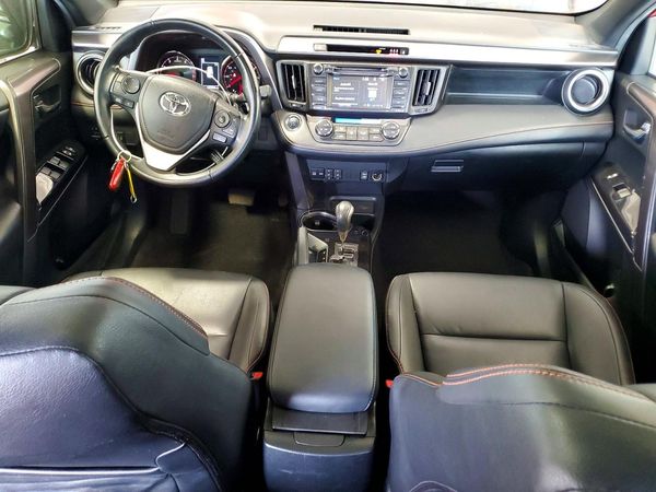 2018 TOYOTA RAV4 SE