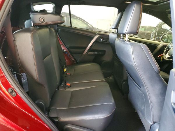 2018 TOYOTA RAV4 SE