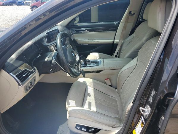 2016 BMW 750 xDrive