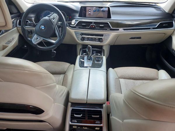 2016 BMW 750 xDrive