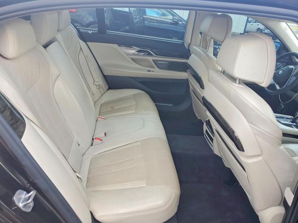 2016 BMW 750 xDrive