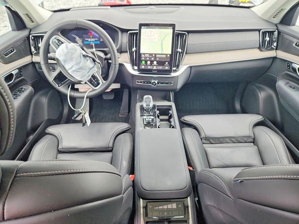 2025 VOLVO XC90