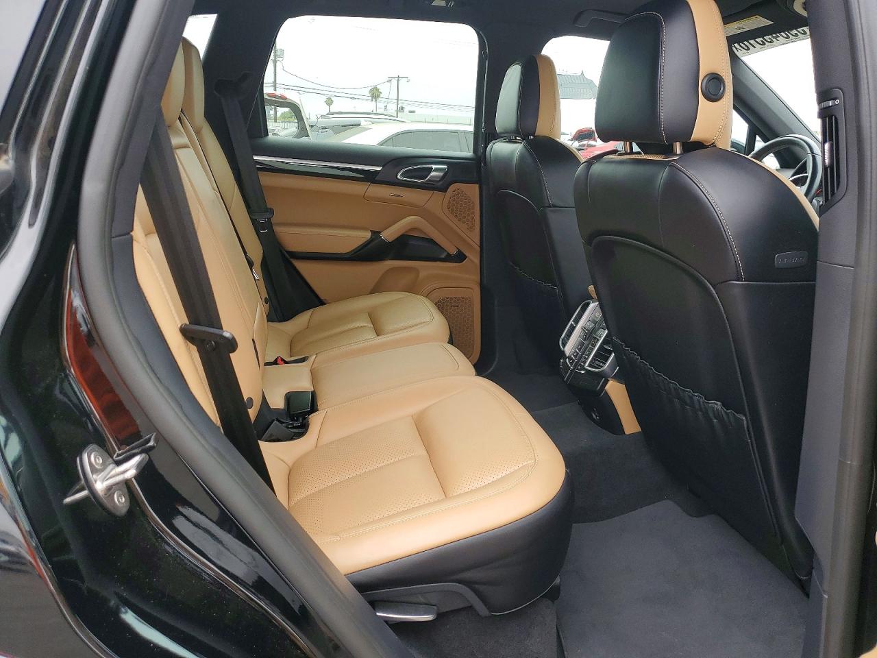 2018 PORSCHE CAYENNE Base / Platinum Edition