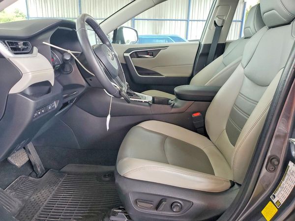 2022 TOYOTA RAV4 XLE Premium