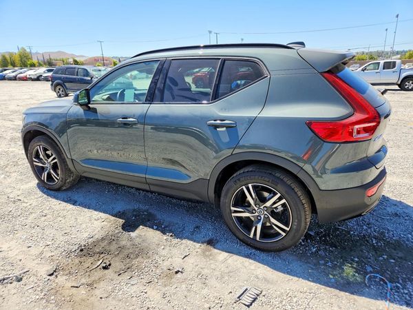 2026 VOLVO XC40 Core