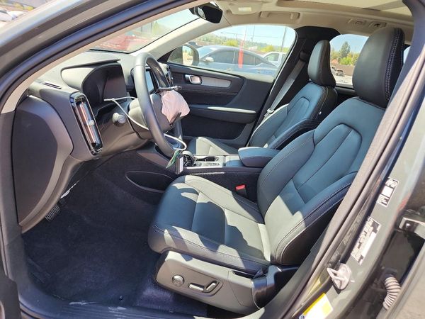 2026 VOLVO XC40 Core