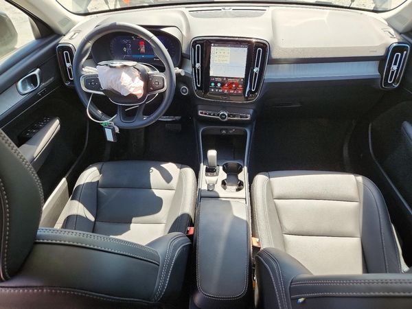 2026 VOLVO XC40 Core