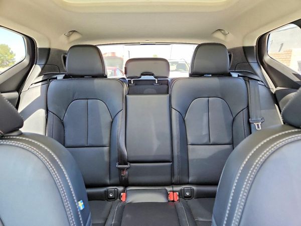 2026 VOLVO XC40 Core