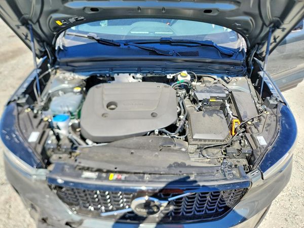 2026 VOLVO XC40 Core