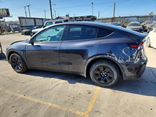 2026 TESLA MODEL Y