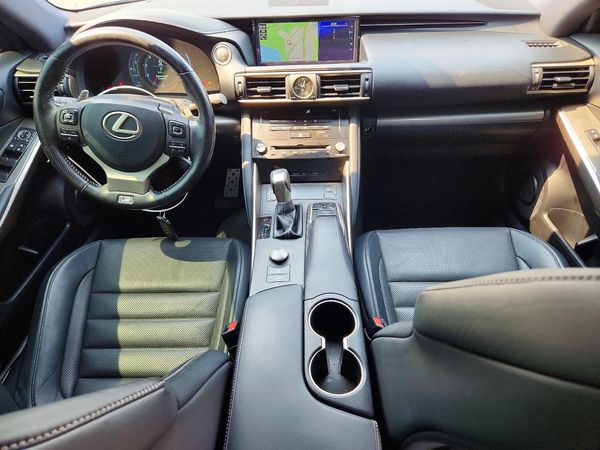 2017 LEXUS IS 300