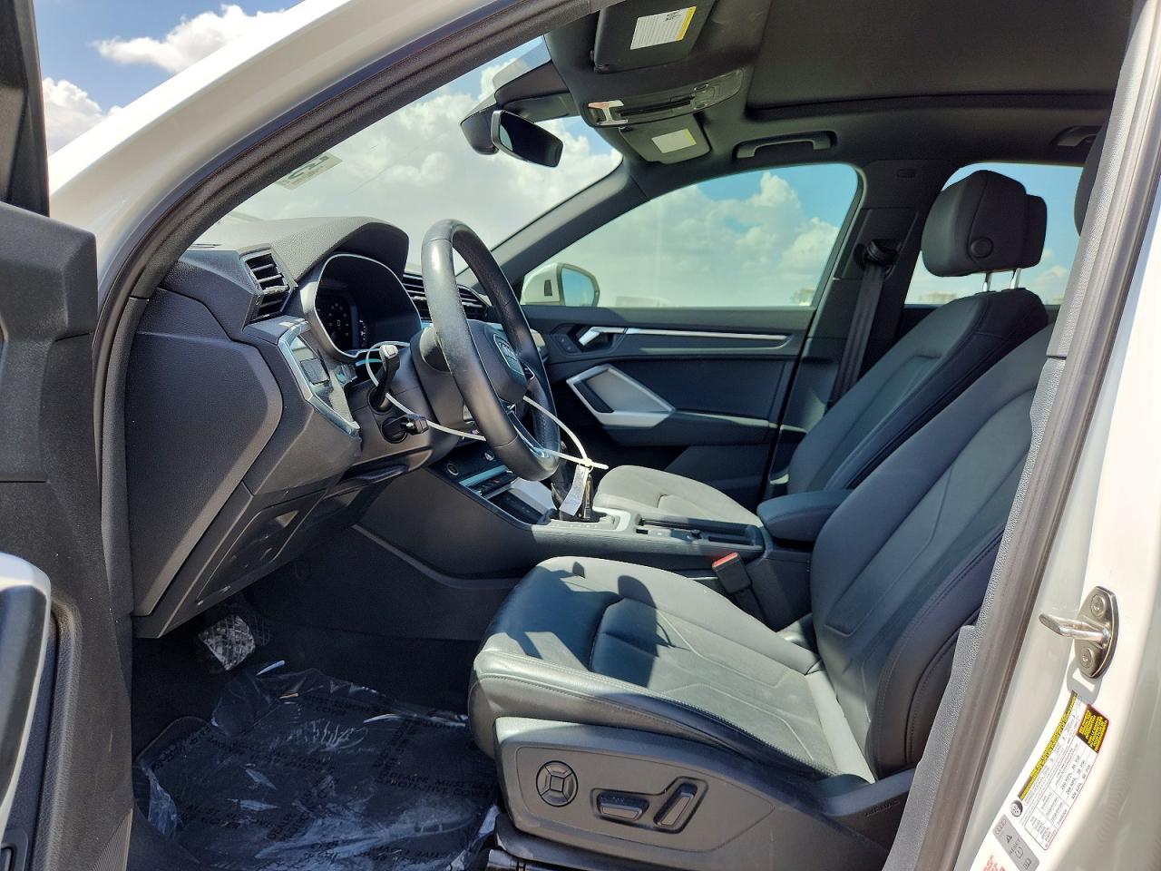 2022 AUDI Q3 quattro Premium