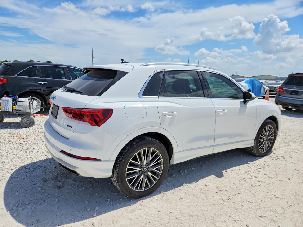 2022 AUDI Q3 quattro Premium