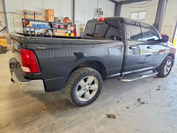 2017 RAM 1500 SLT QUAD CAB 4X4