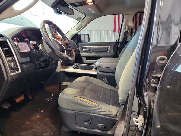 2017 RAM 1500 SLT QUAD CAB 4X4