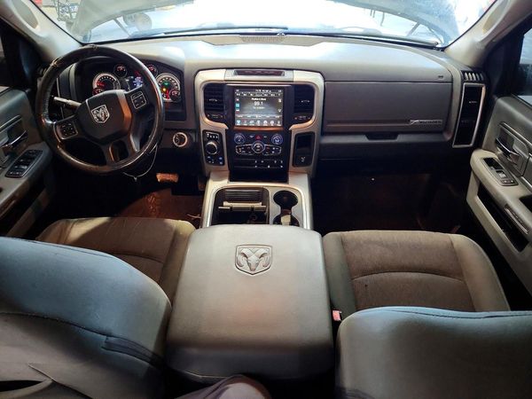 2017 RAM 1500 SLT QUAD CAB 4X4