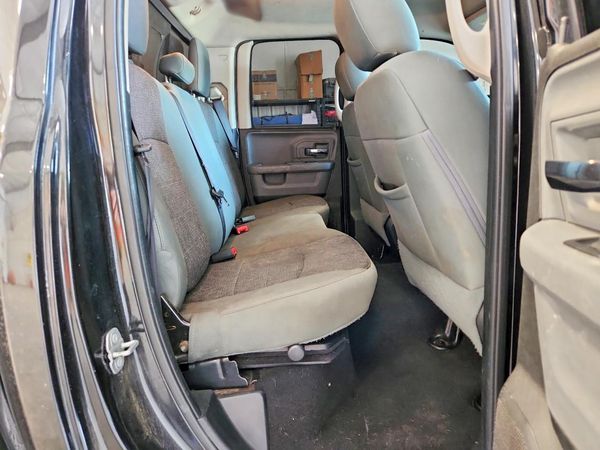 2017 RAM 1500 SLT QUAD CAB 4X4
