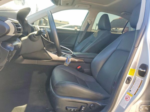 2017 LEXUS IS 200t